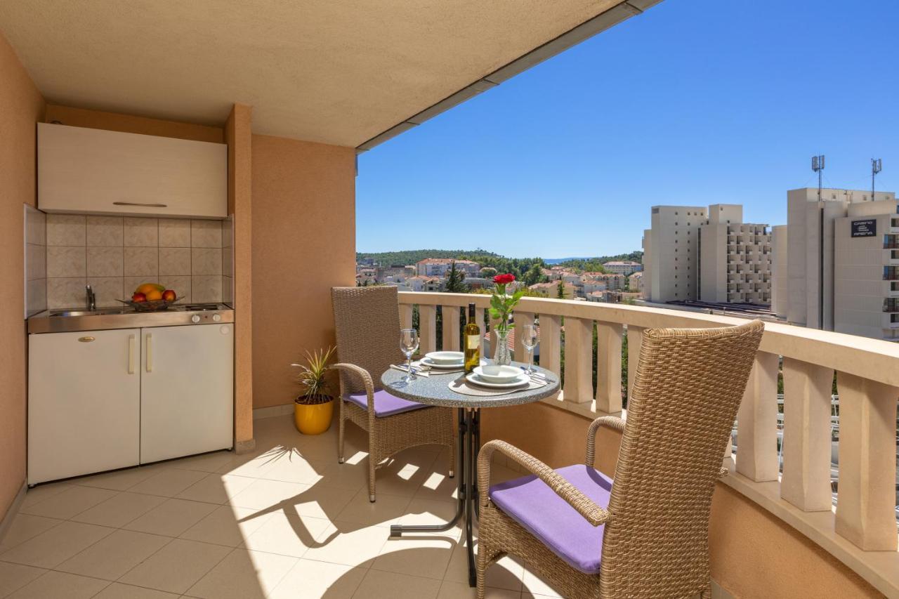 Apartments Petrovic Макарска Экстерьер фото